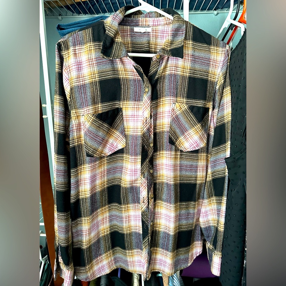 Maurices top
Button down
Black/purple/yellow color
Like-new condition